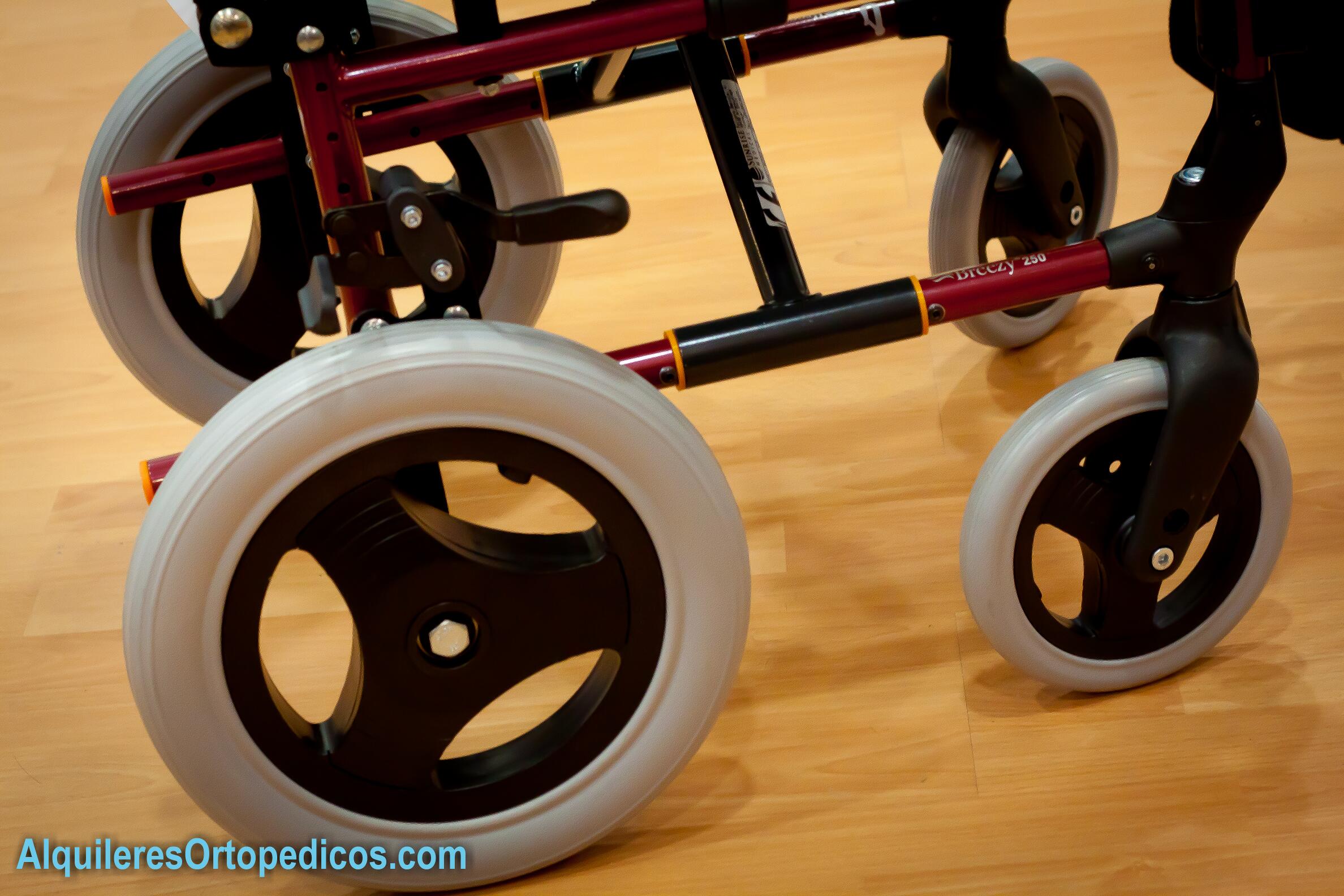 Silla de ruedas (rueda pequeña) – Alquileres Ortopédicos